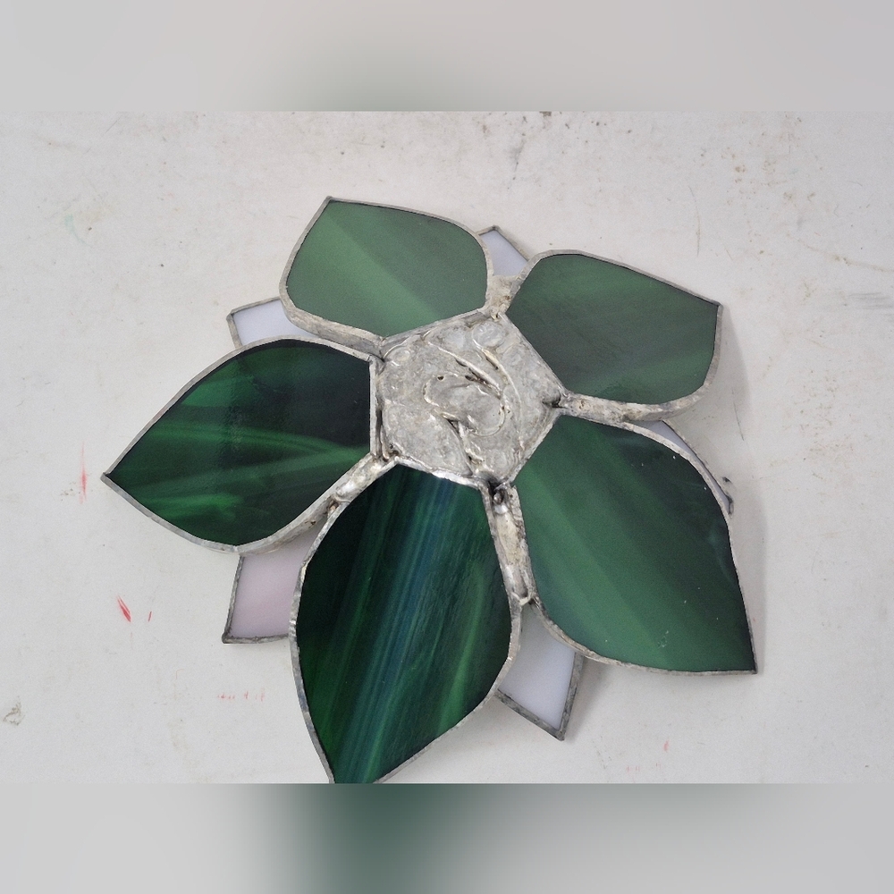 Stained Glass Lotus Flower Decor - Picture 5 of 6